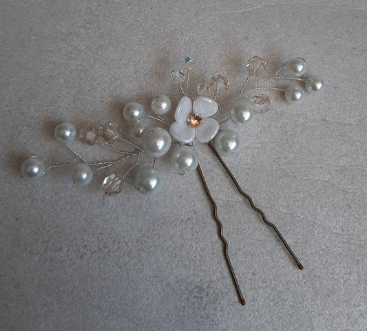 White pearl beads and flower medium size wedding hair pin