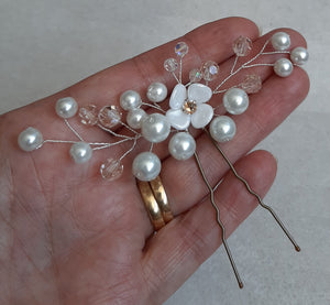 White pearl beads and flower medium size wedding hair pin