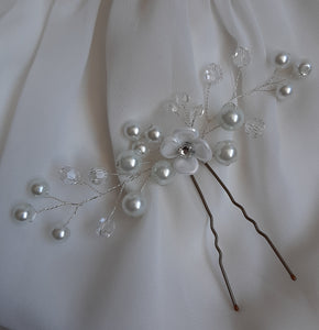 White pearl beads and flower medium size wedding hair pin