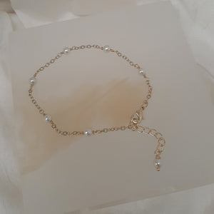 Nigella - crystal base pearls gold or silver plated chain bracelet