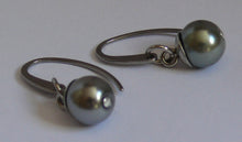 Load image into Gallery viewer, Pearl 10mm round single drop silver-tone earrings