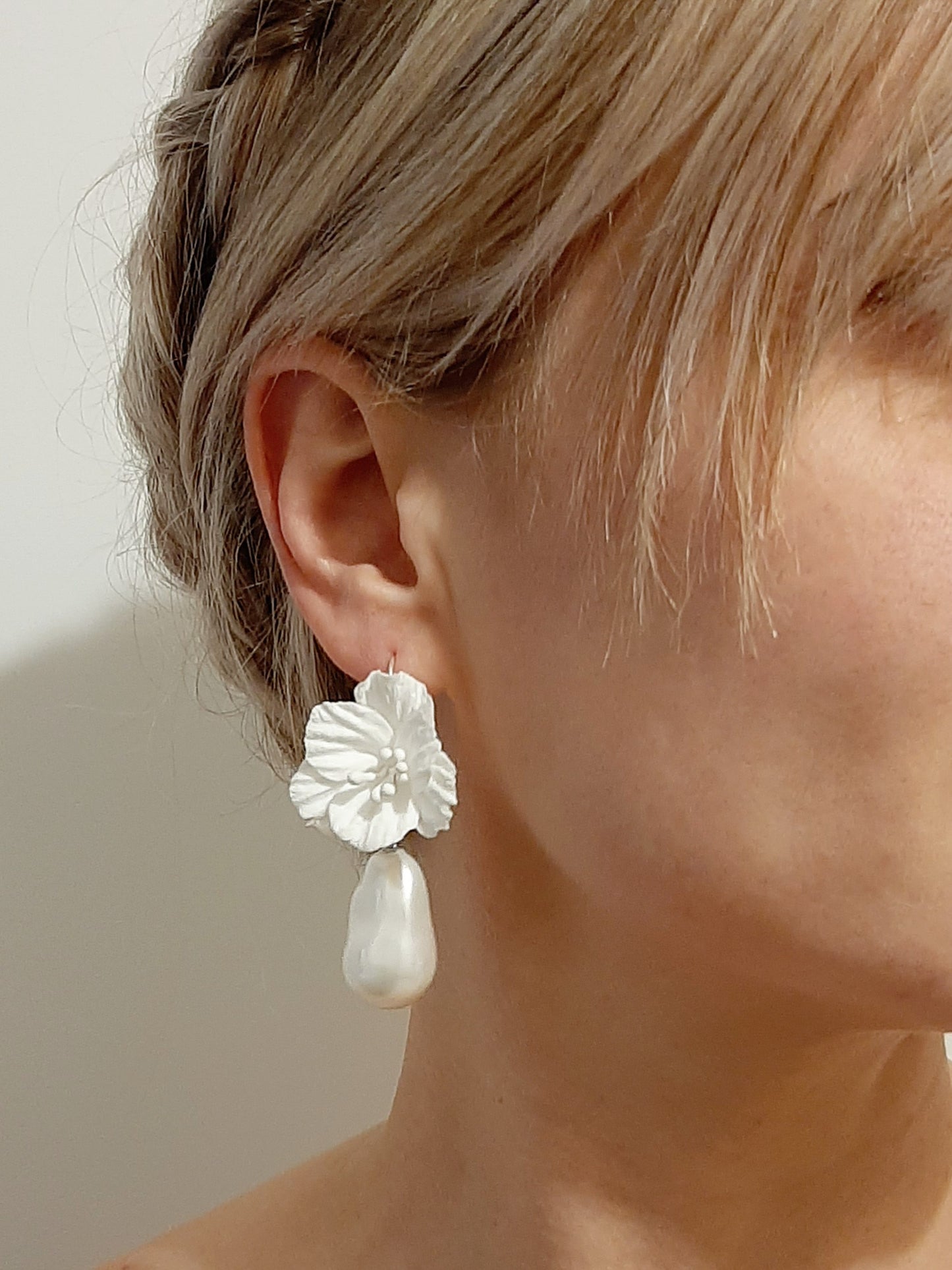 Perenna - flower cascading earrings