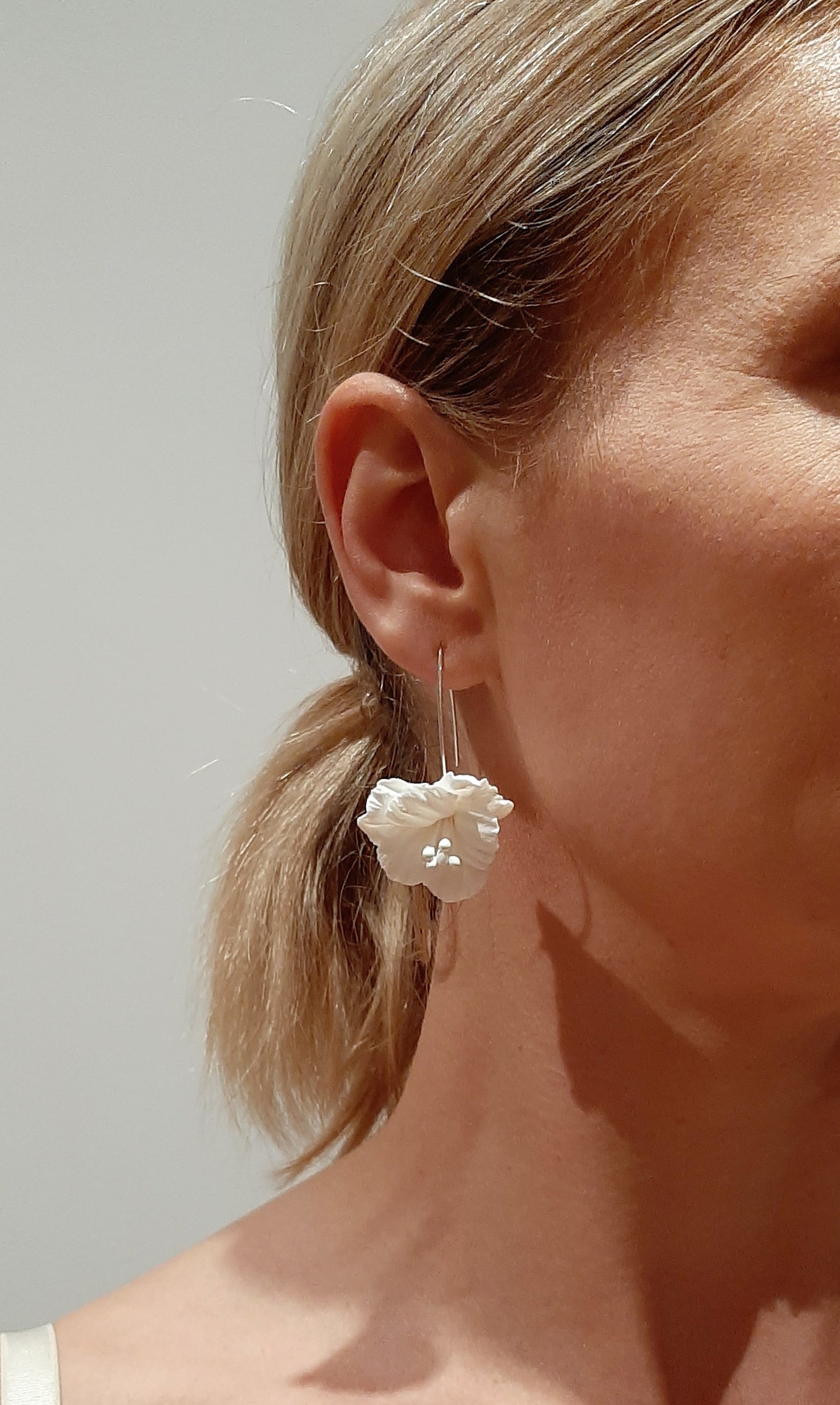 Perenna - flower cascading earrings