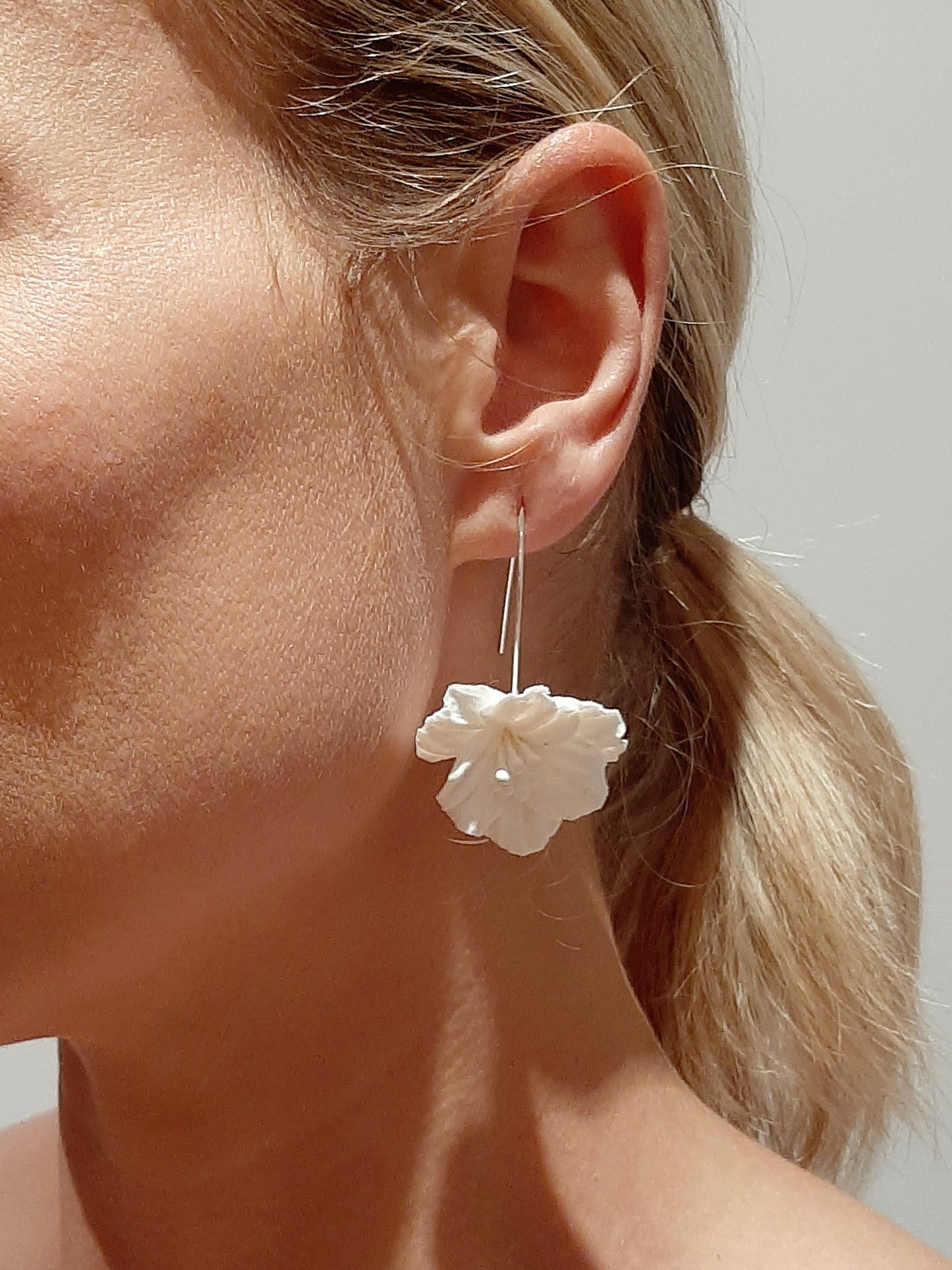 Perenna - flower cascading earrings
